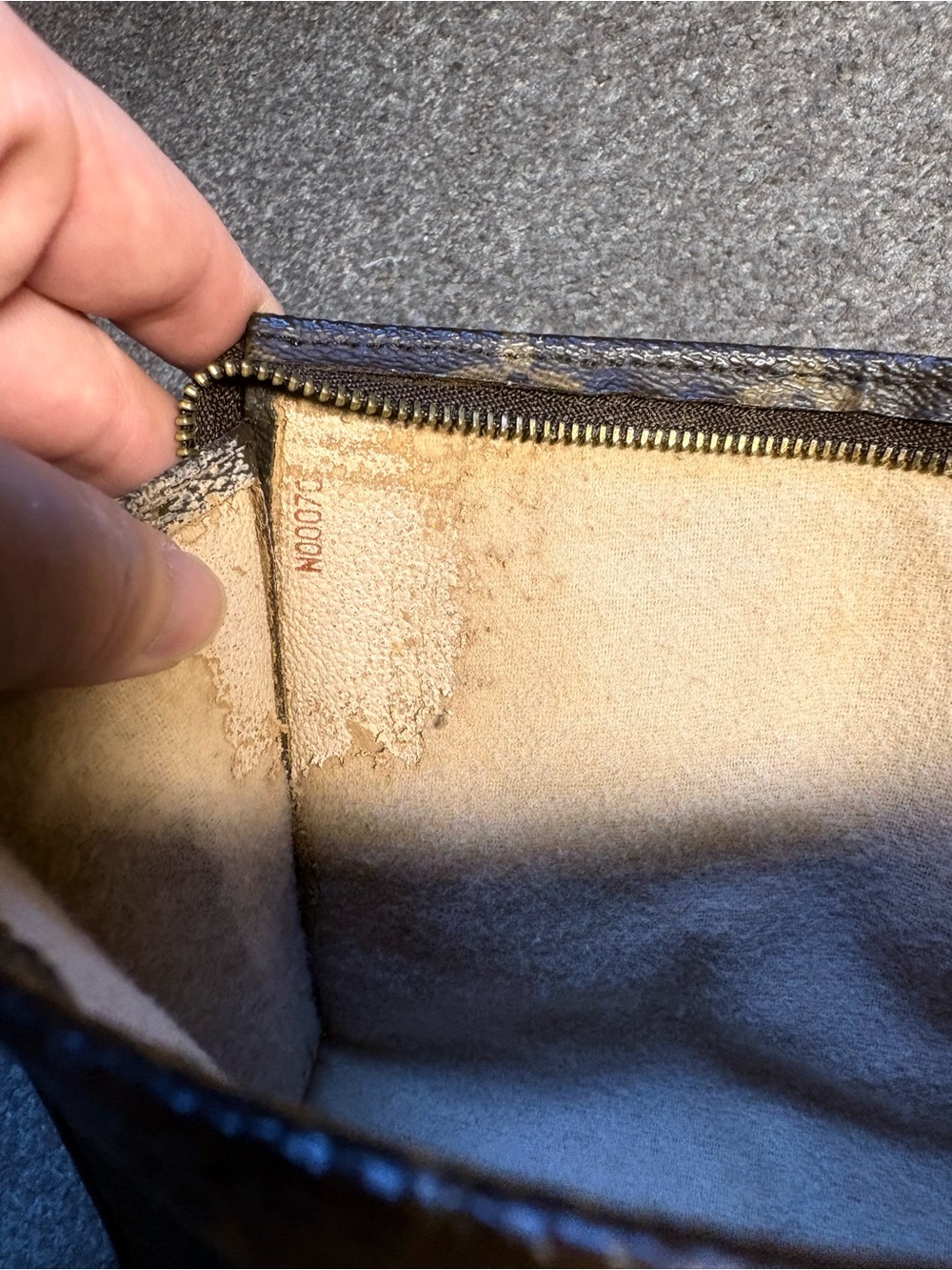 Authentic Louis Vuitton Toiletry Pouch 19 Brown Canvas Monogram Coated - Picture 9 of 11